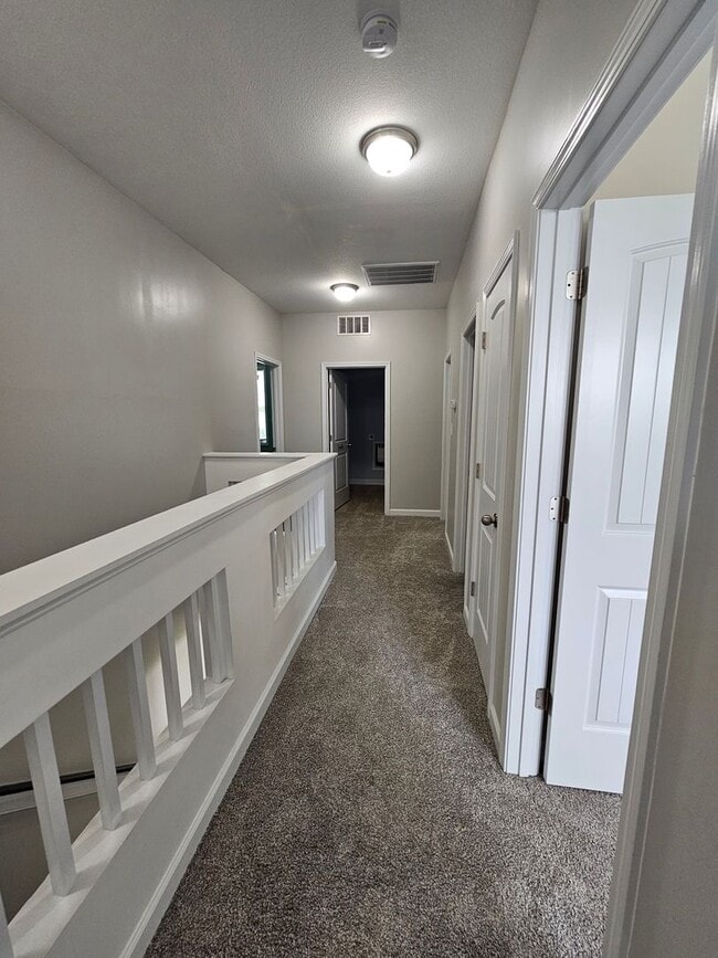 Building Photo - 4 Bedroom Home in Jacksonville