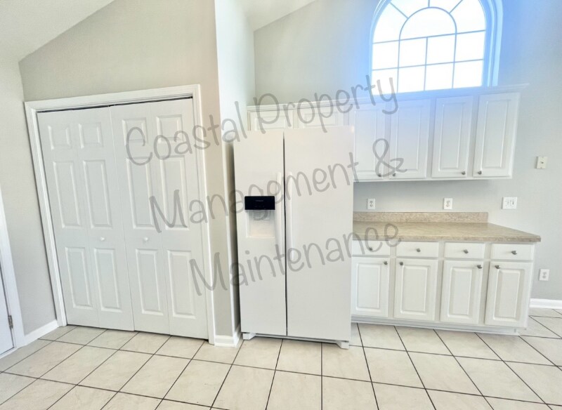 Building Photo - 1156 Great Lakes Cir