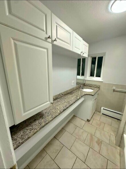 Building Photo - 504 Fountain St