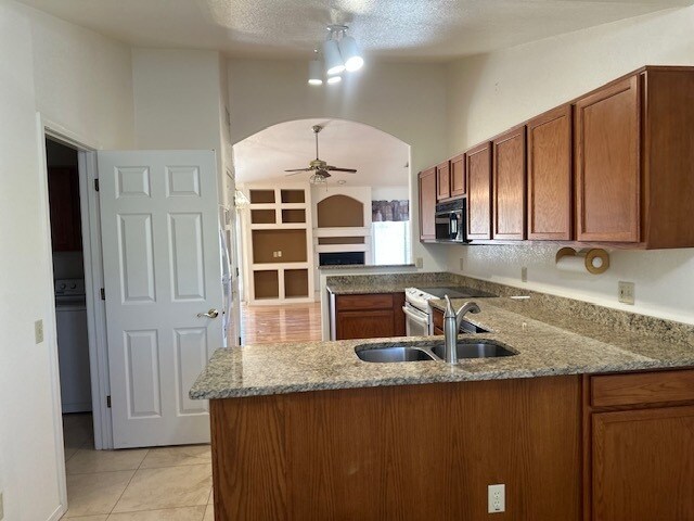 Building Photo - Lovely Fountain Hills Home For Lease-3 Beds-2 Baths With Yard & 2 Car Garage!