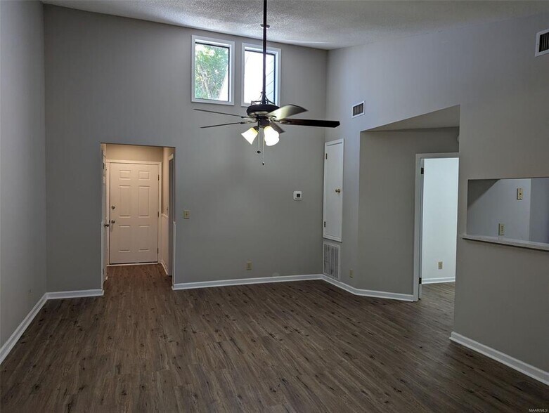 Building Photo - 6272 Bell Gables