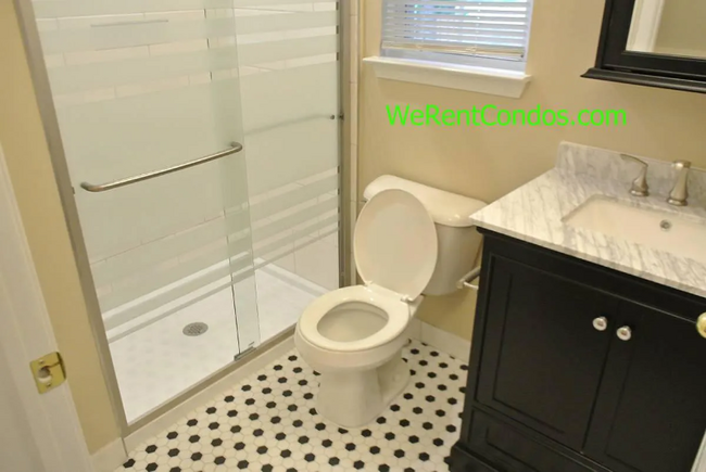 Building Photo - 301 Daniel Ave