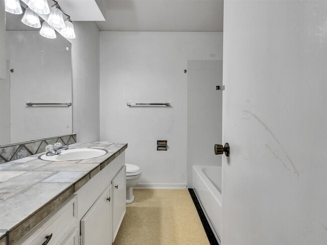 Building Photo - 418 Oakhill Dr