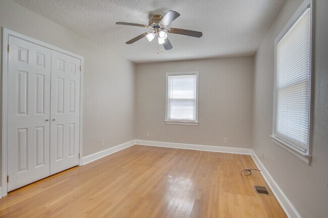 Building Photo - East Pensacola 4BR Home with Loft, Sunroom, Hardwood Floors & Updated Kitchen