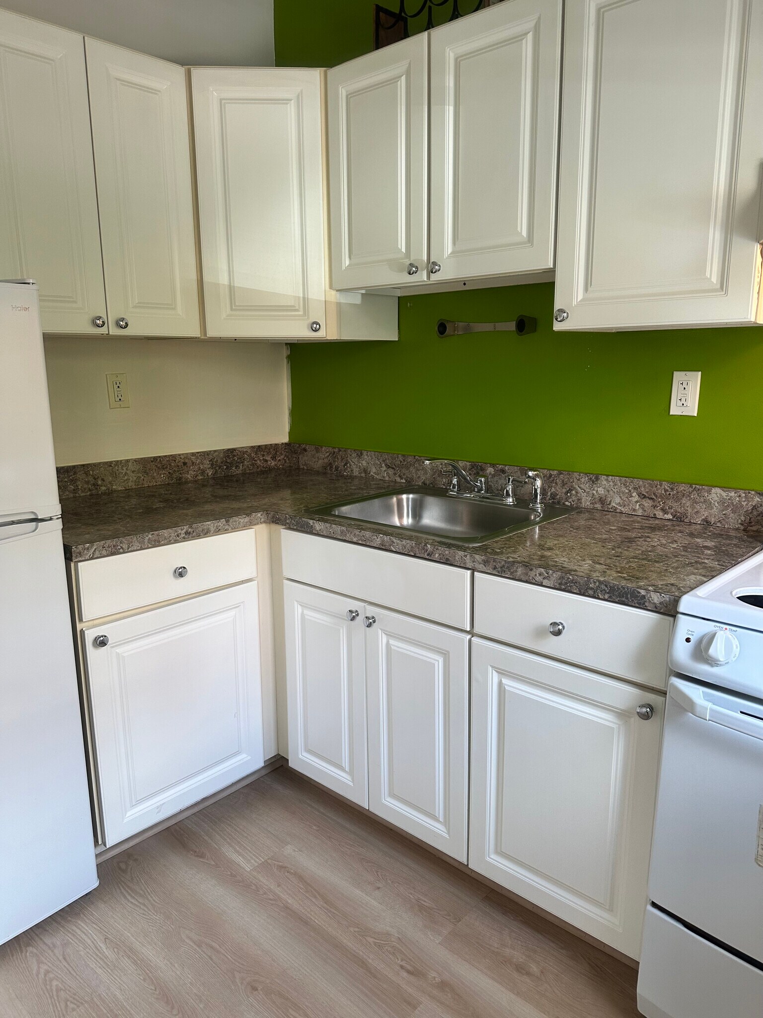 Building Photo - 90 Brainerd Rd