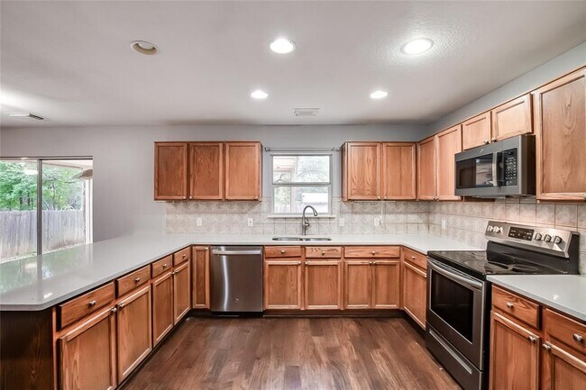 Building Photo - 1204 Mathias St