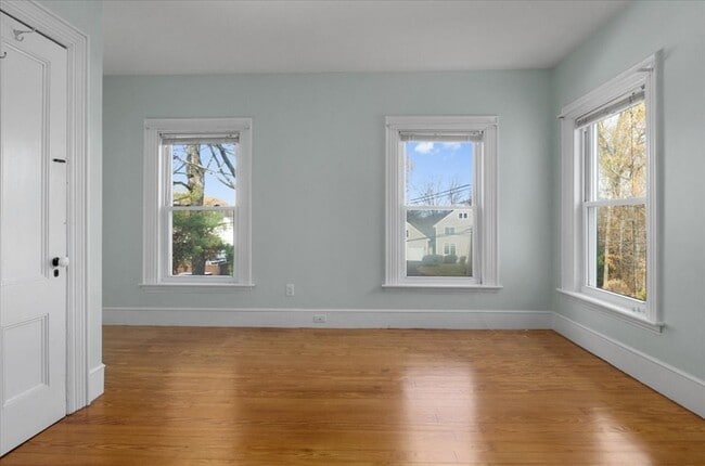 Building Photo - 33 Dunbar St