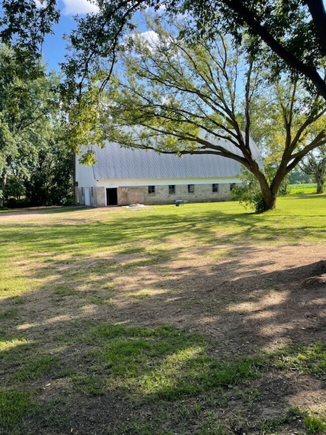 Building Photo - Remodeled 5 Bedroom Home in Foley!