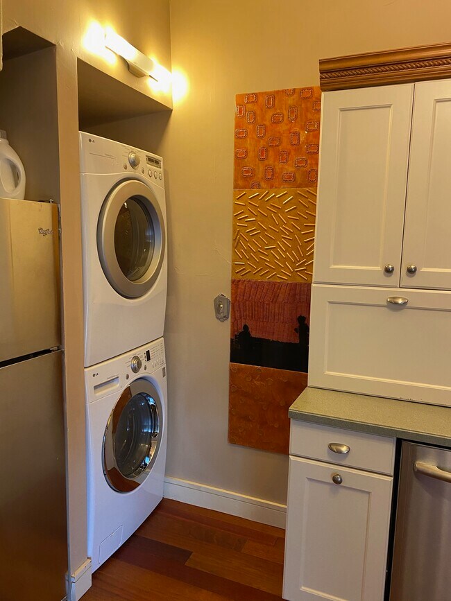 Building Photo - 285 Norwood Ave