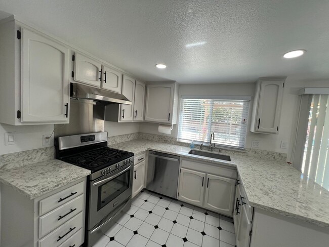 Building Photo - Great Large House ready for you to Make it a Home