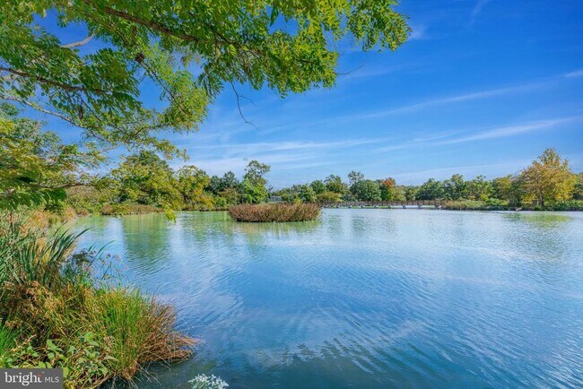 Building Photo - 5108 English Terrace