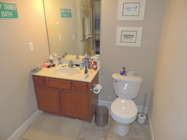 Building Photo - $2000 | 3 Bedroom, 2 Bathroom Condo | No P...