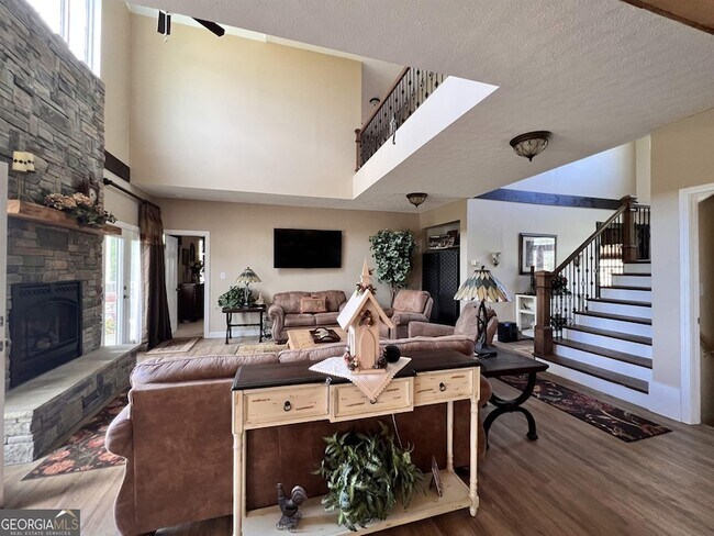 Building Photo - 6659 Lone Oak Rd