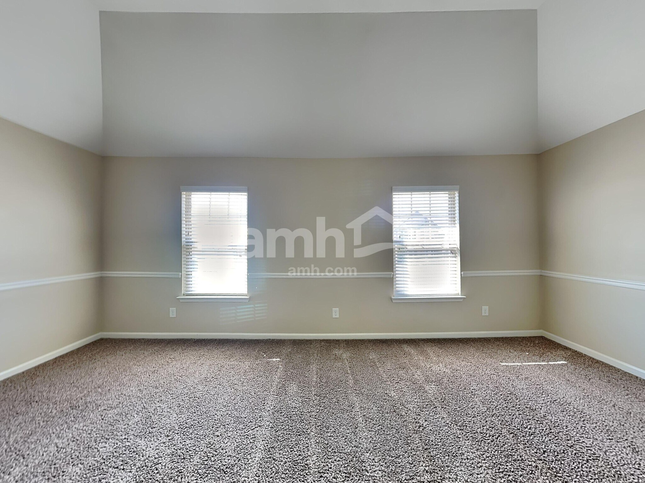 Building Photo - 137 Border Ave