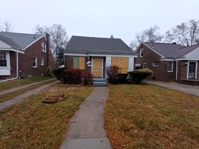 Primary Photo - 3 bedroom, 1 bath, brick bungalow now available! $1,500