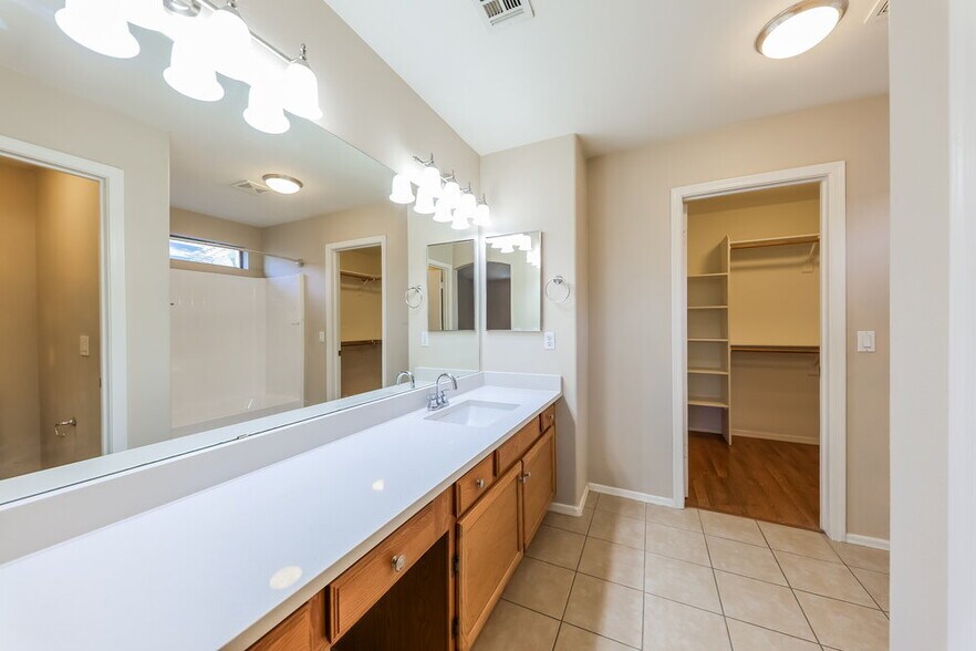 Building Photo - 16255 N 158th Dr