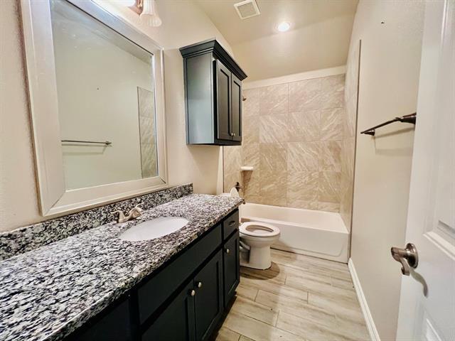 Building Photo - 110 Frank St