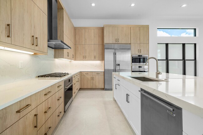 Building Photo - 9516 Riverside Pk Dr