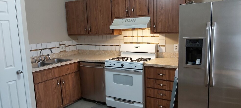 Building Photo - 2219 Pestalozzi St