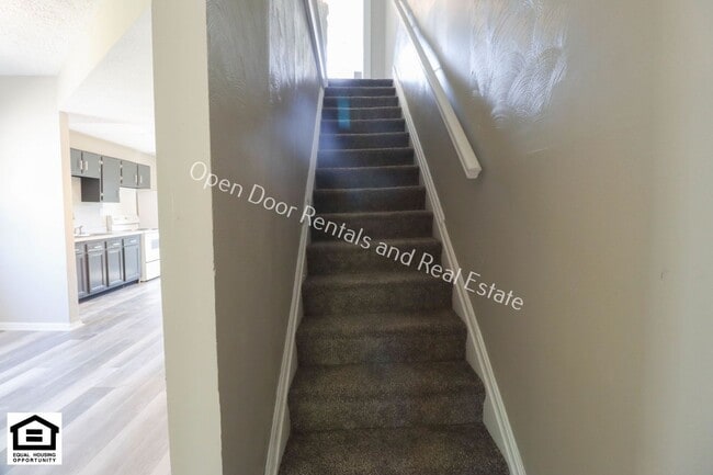 Building Photo - 317-319 W Masterson Ave