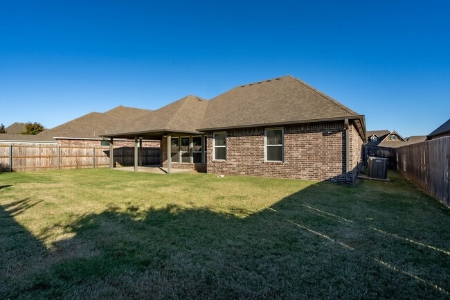 Building Photo - 3 Bed 2 Bath With Office in Tulsa