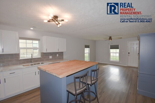 Building Photo - Adorable fenced in 3 bd 2 ba home in Murfr...