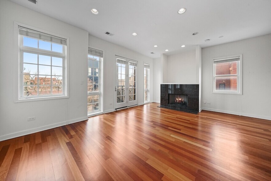 Building Photo - 1314 N Wicker Park Ave