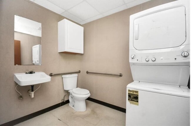 Building Photo - 24467 Linda Ln