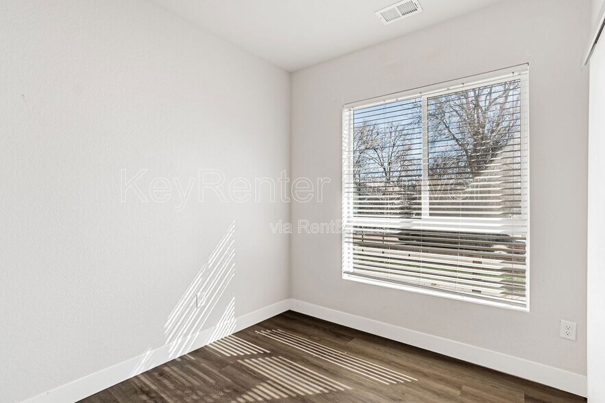 Building Photo - 5535 W 10th Ave