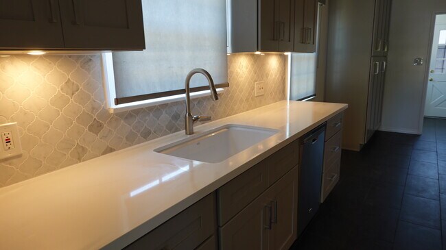 Building Photo - 4715 Allott Ave