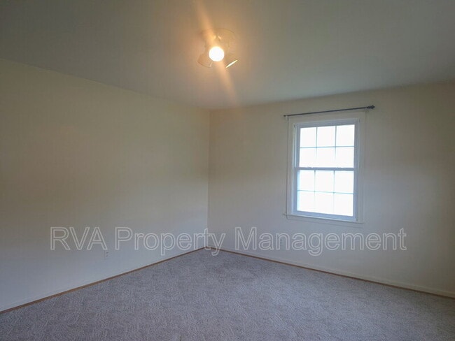 Building Photo - 6403 River Rd