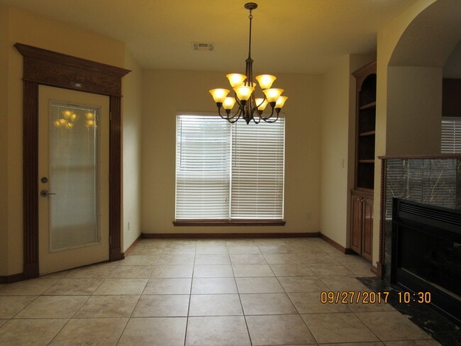 Building Photo - TWO STORY HOME LOCATED IN THE SILVER CREEK...