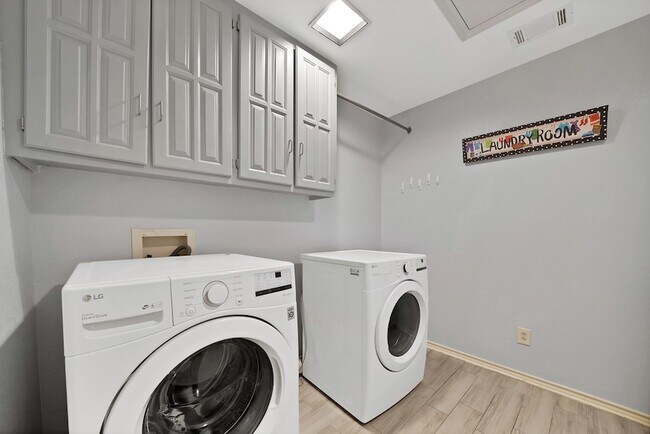 Building Photo - 2812 Whisperwood Trail