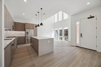 Building Photo - 1 Riva Row