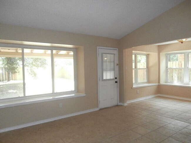 Building Photo - 10011 Appleridge Dr