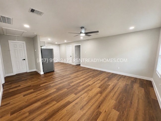 Building Photo - 1104 Sunset Dr