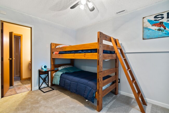 Building Photo - 16131 Black Bear Dr