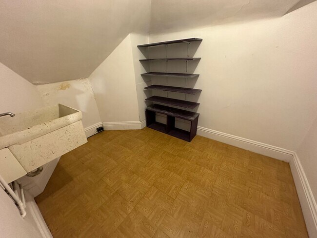 Building Photo - 213 S Aiken Ave