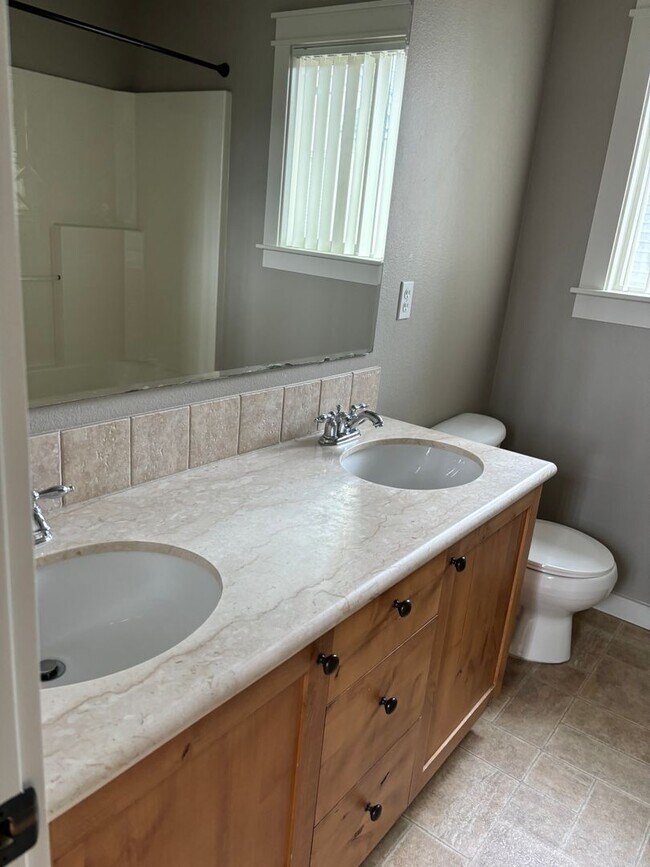 Building Photo - 4526 N Kilee Ave