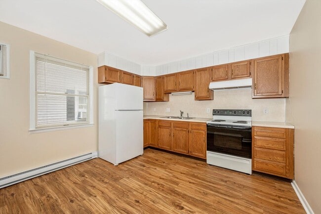 Building Photo - Apartment w/Parking