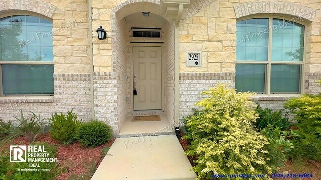 Building Photo - $2,300 - 4bed/ 2Bath - Stunning house in F...