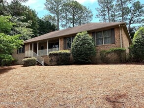 Building Photo - 100 Bridle Path Cir