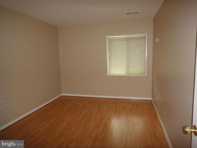 Building Photo - 1523 Northgate Square