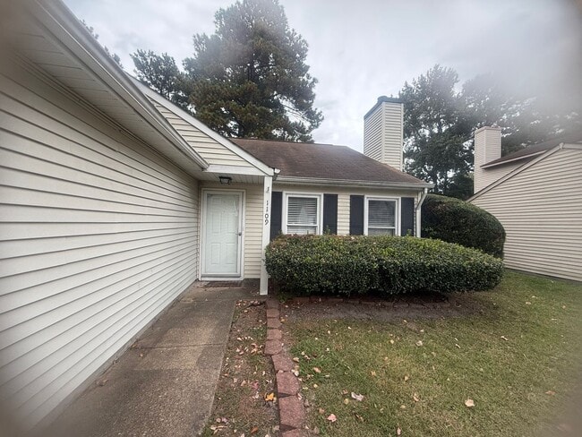 Building Photo - ASHLEY WOODS