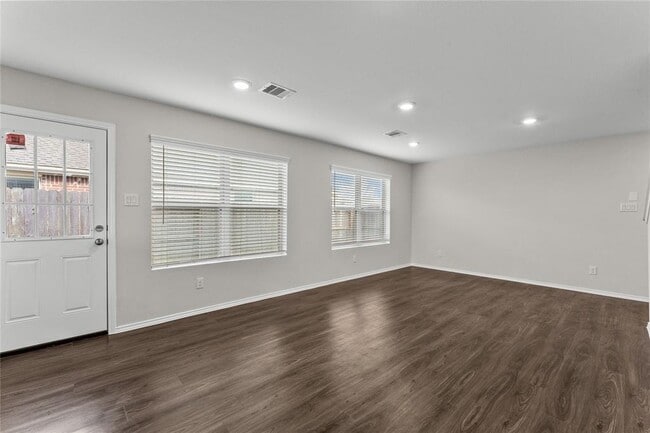 Building Photo - 14515 Broadbury Pond Rd