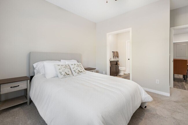 Building Photo - The Vibe Crossing