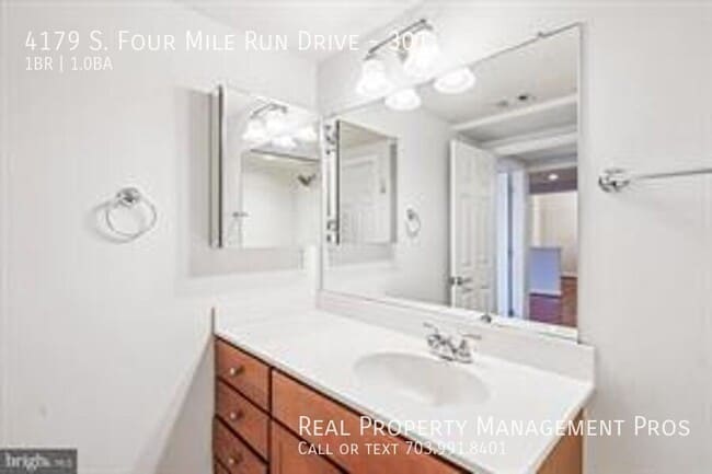 Building Photo - 4179 S Four Mile Run Dr