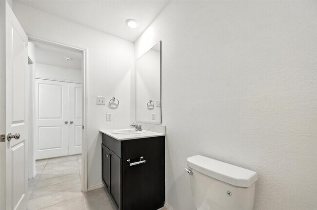 Building Photo - 208 Rubylace Dr
