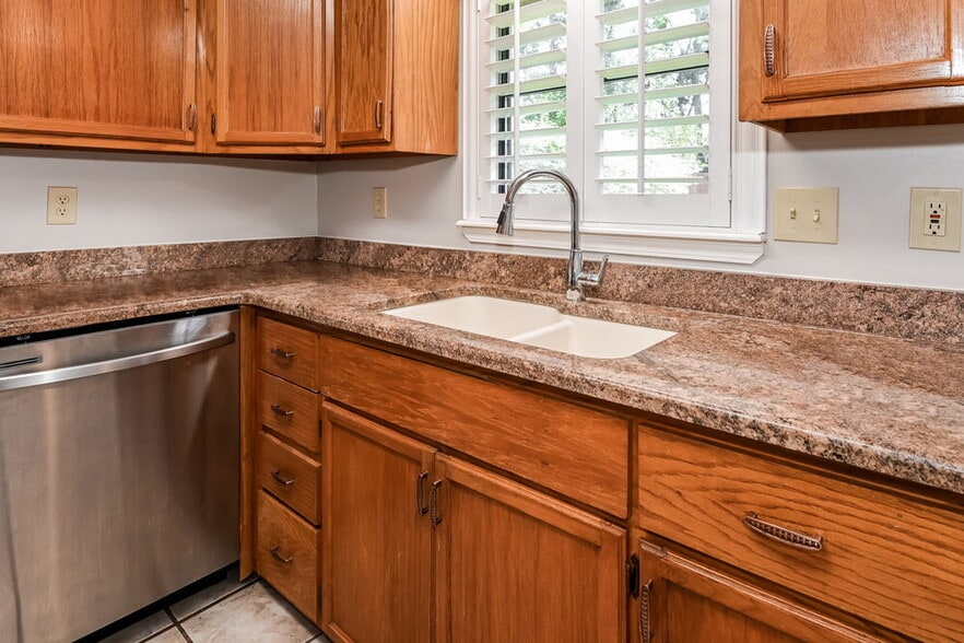 Building Photo - 3016 Bridgeview Dr