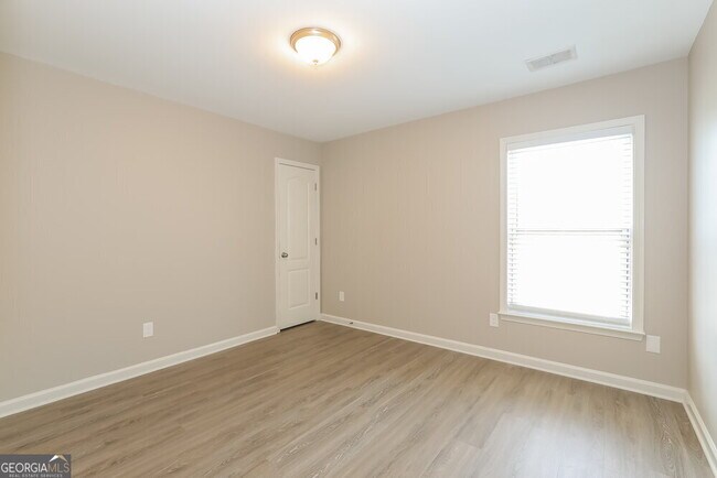 Building Photo - 1813 Temple Park Dr SW